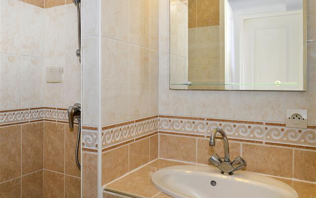 familly cottage bathroom - Hôtel le Domaine des Thomeaux